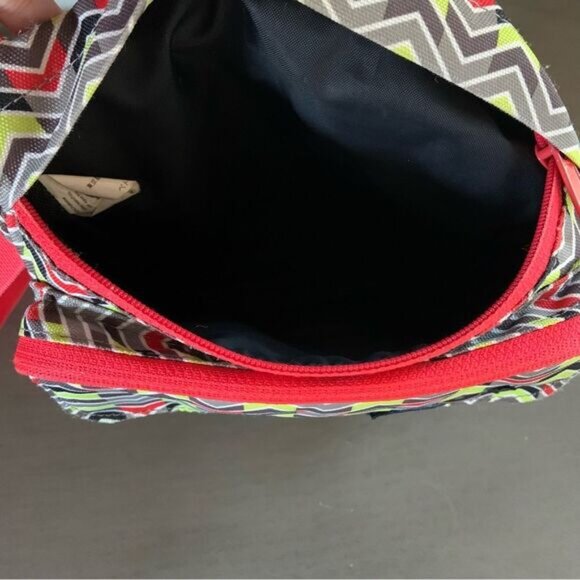 KAVU Seattle Sling Red Yellow Green Chevron Hiking Adventure Rope Bag - Picture 6 of 13